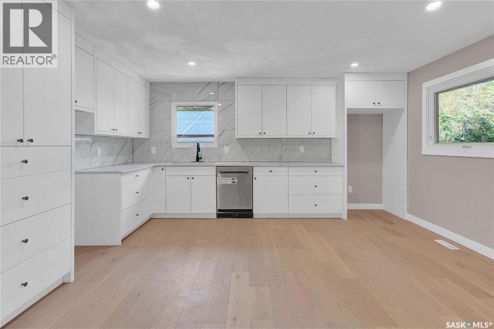 1426 Southam Street, Regina, SK - Indoor Photo Showing Kitchen