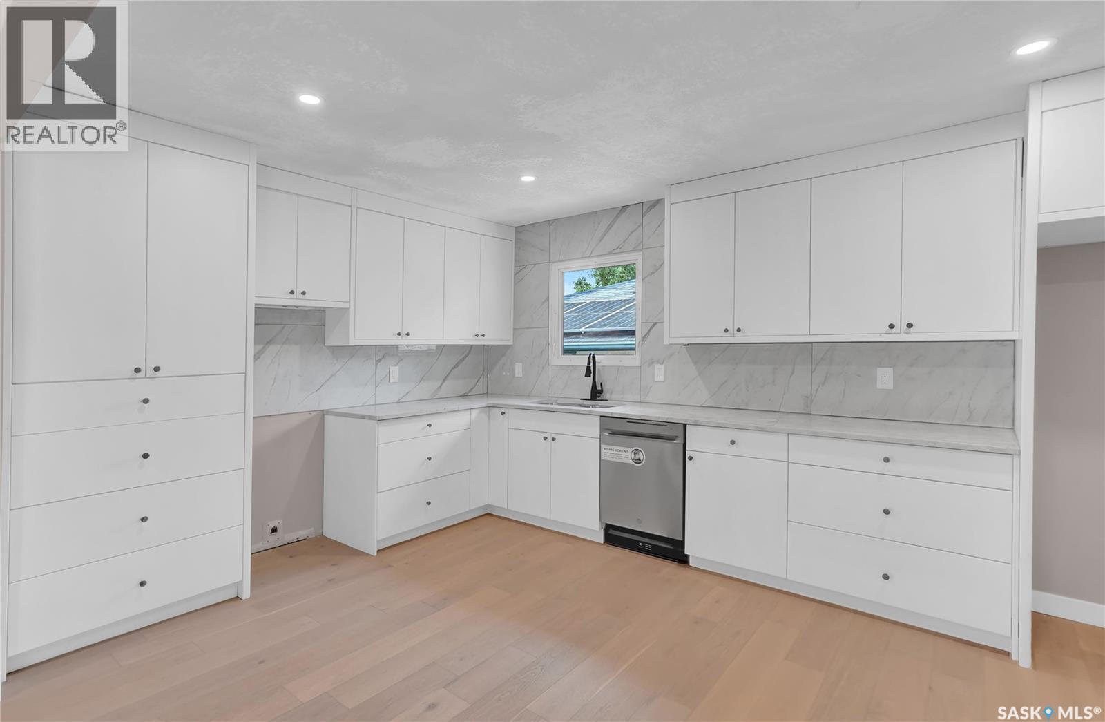 1426 Southam Street, Regina, SK - Indoor Photo Showing Kitchen