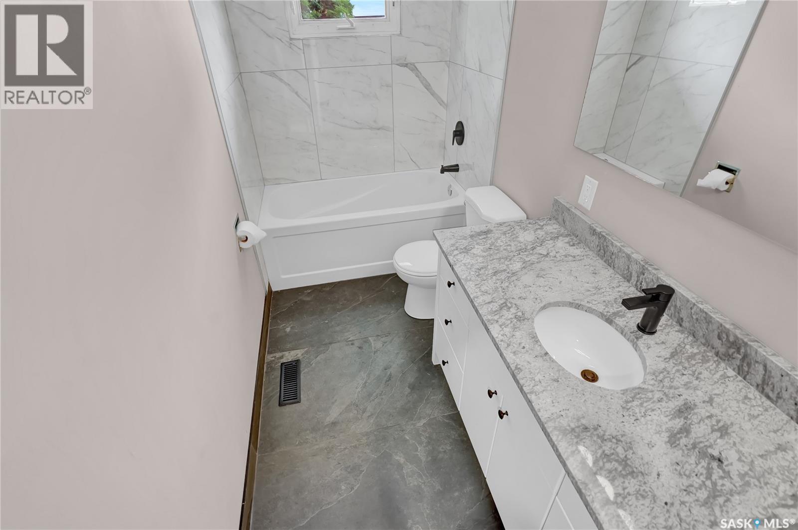 1426 Southam Street, Regina, SK - Indoor Photo Showing Bathroom