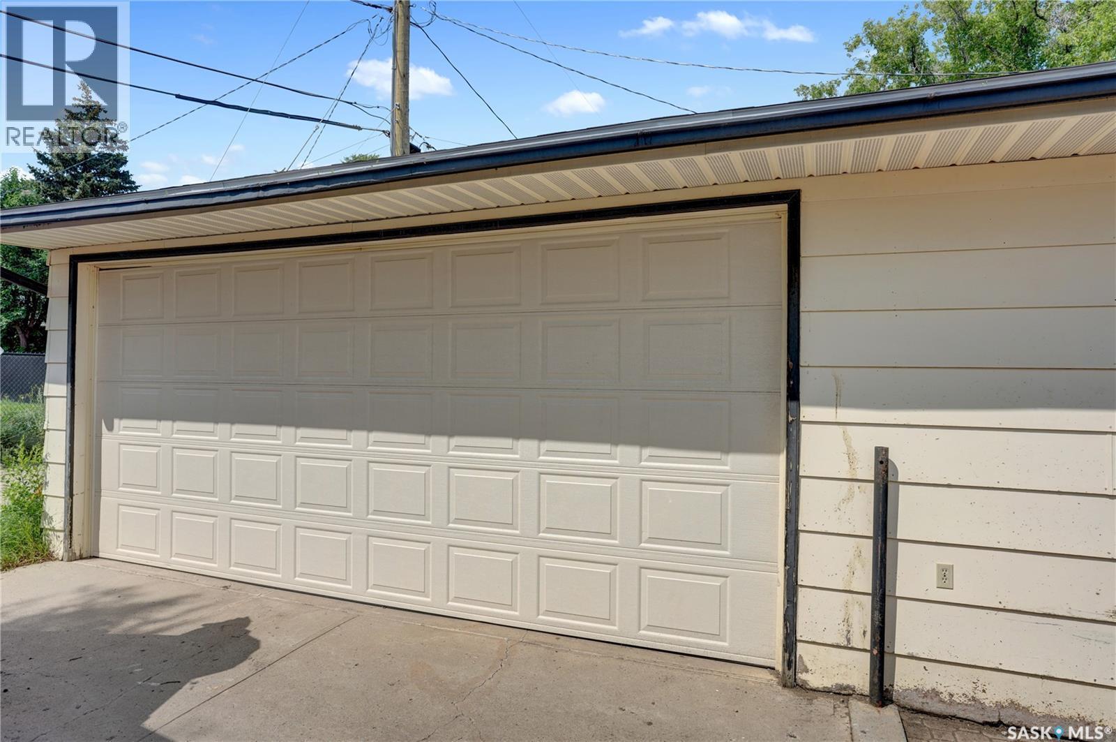 1426 Southam Street, Regina, SK - Outdoor