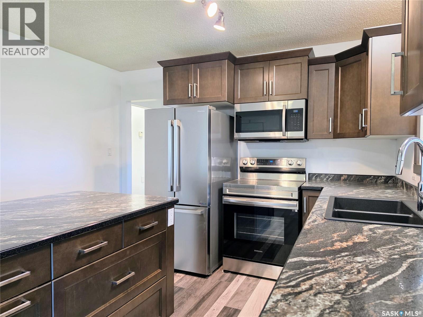 508 Mayer Street, Bruno, SK - Indoor Photo Showing Kitchen With Double Sink With Upgraded Kitchen