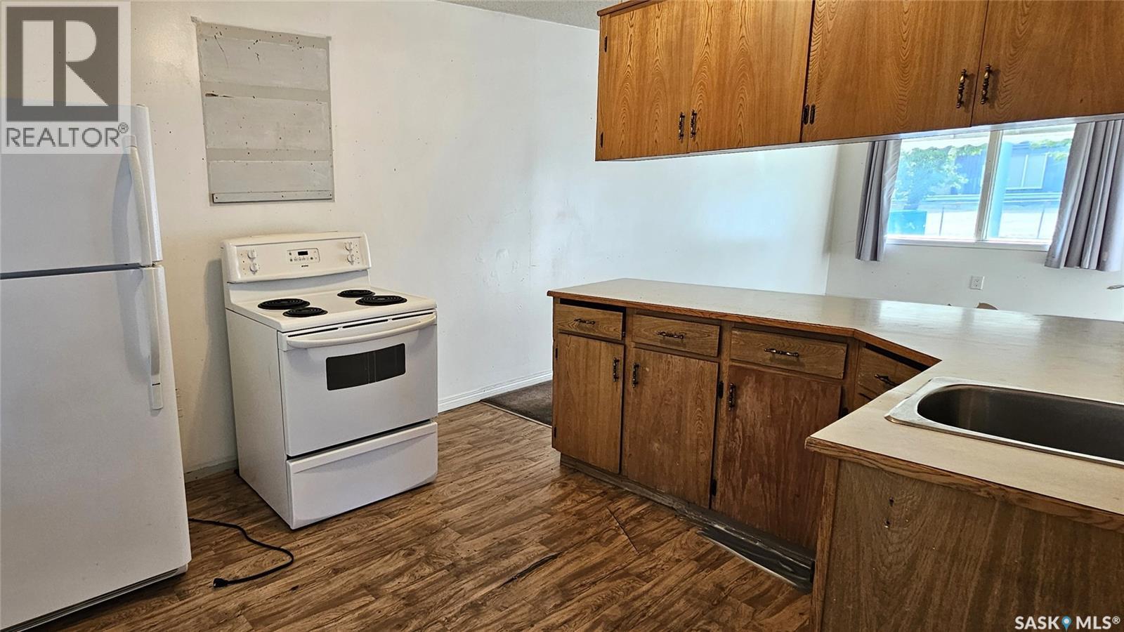 2027 Montreal Street, Regina, SK - Indoor Photo Showing Kitchen