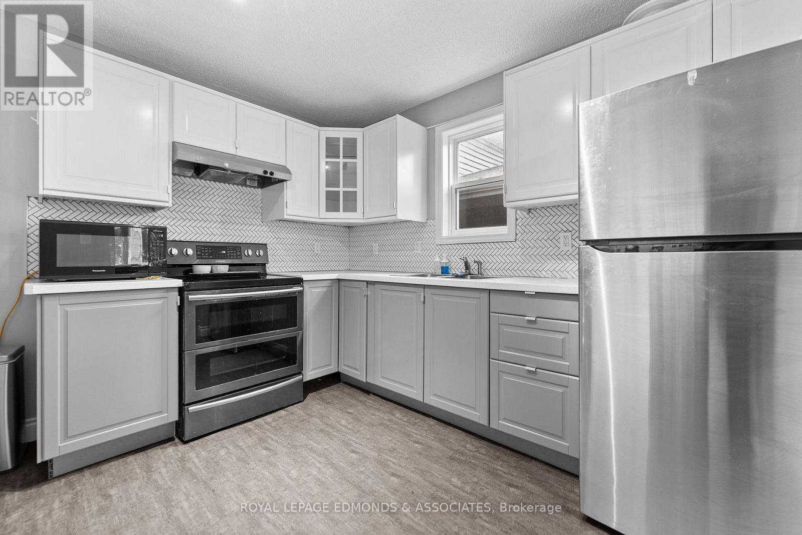 311 Julien Street, Pembroke, ON - Indoor Photo Showing Kitchen