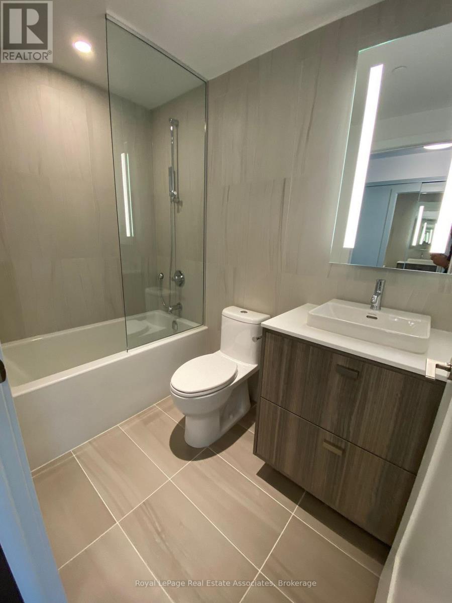 1206 - 480 Front Street W, Toronto, ON - Indoor Photo Showing Bathroom
