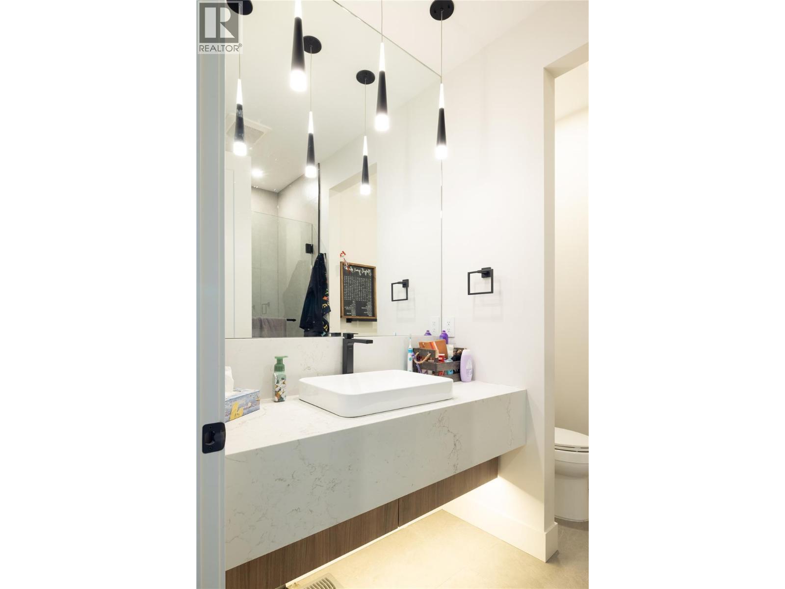 10272 Long Road, Lake Country, BC - Indoor Photo Showing Bathroom