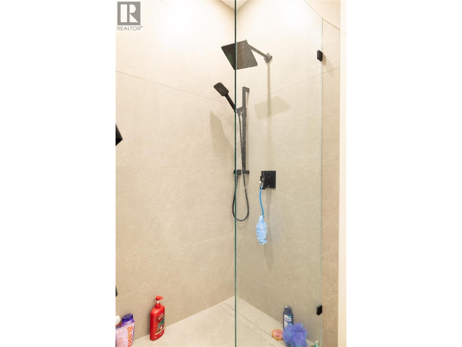10272 Long Road, Lake Country, BC - Indoor Photo Showing Bathroom