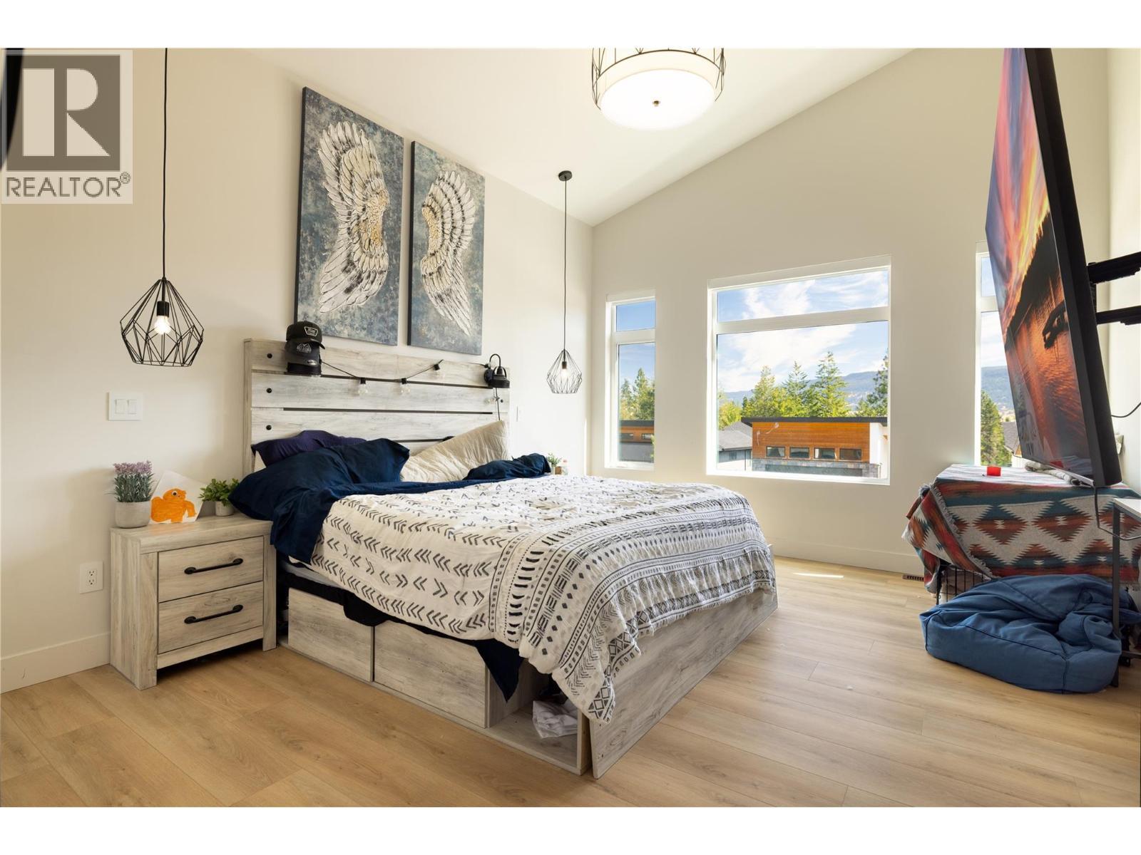 10272 Long Road, Lake Country, BC - Indoor Photo Showing Bedroom