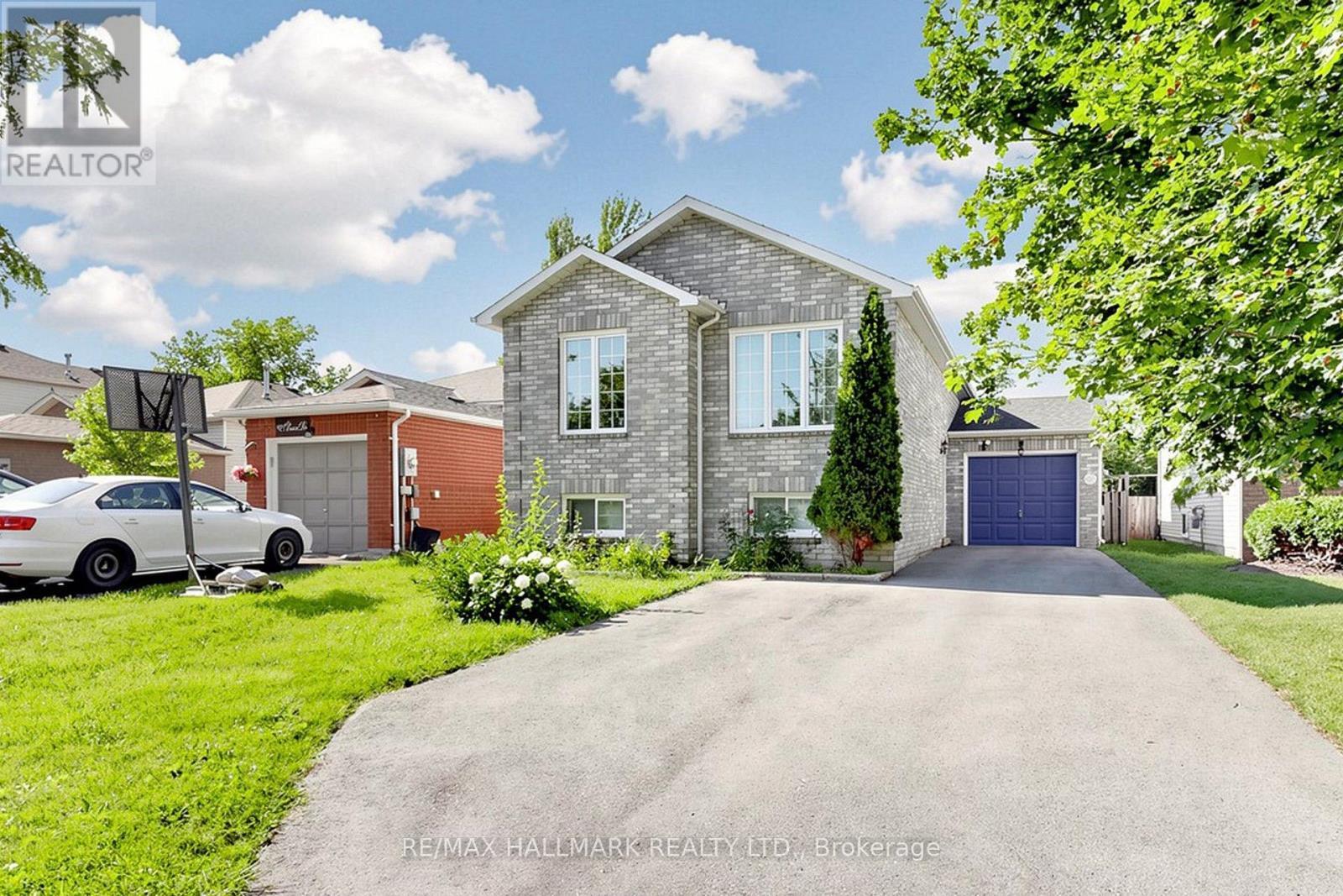 90 Barre Drive, Barrie, ON - Outdoor With Facade