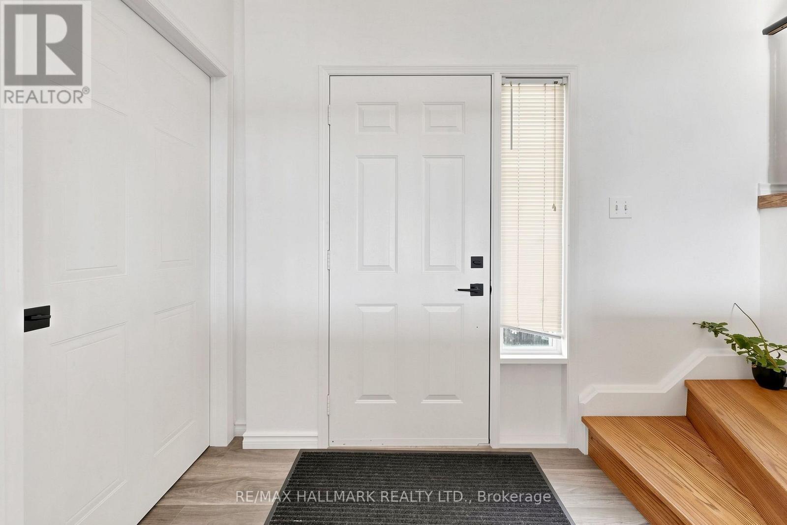 90 Barre Drive, Barrie, ON - Indoor Photo Showing Other Room
