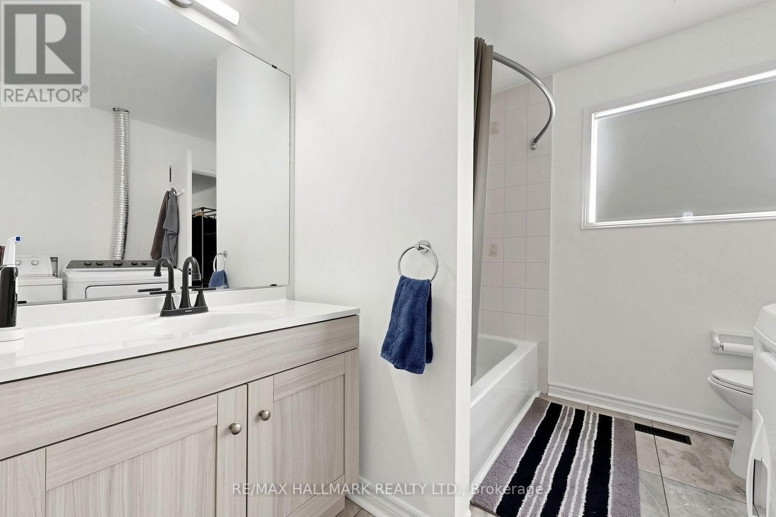 90 Barre Drive, Barrie, ON - Indoor Photo Showing Bathroom