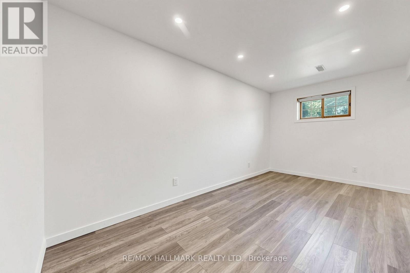 90 Barre Drive, Barrie, ON - Indoor Photo Showing Other Room