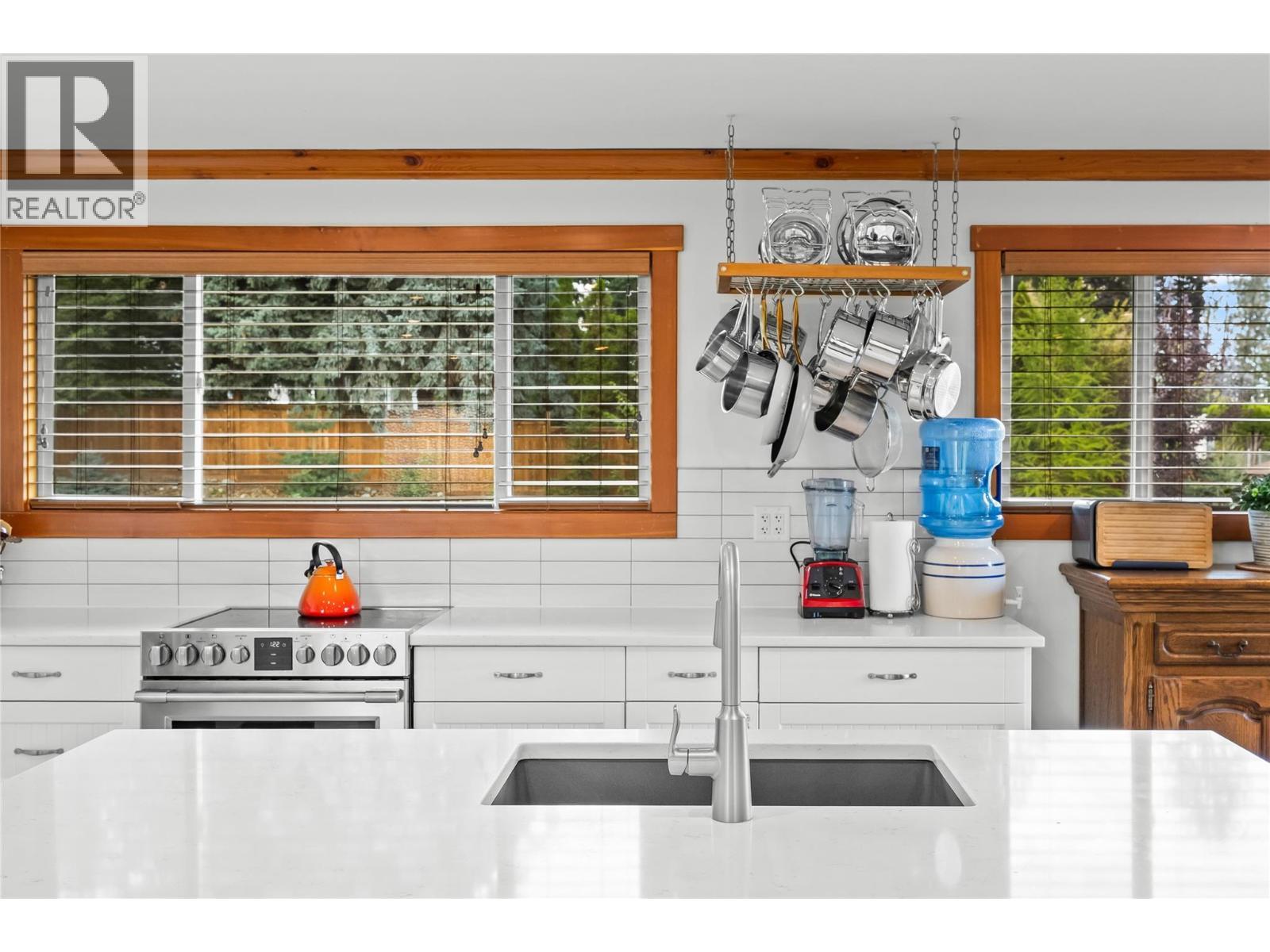 5054 Chute Lake Crescent, Kelowna, BC - Indoor