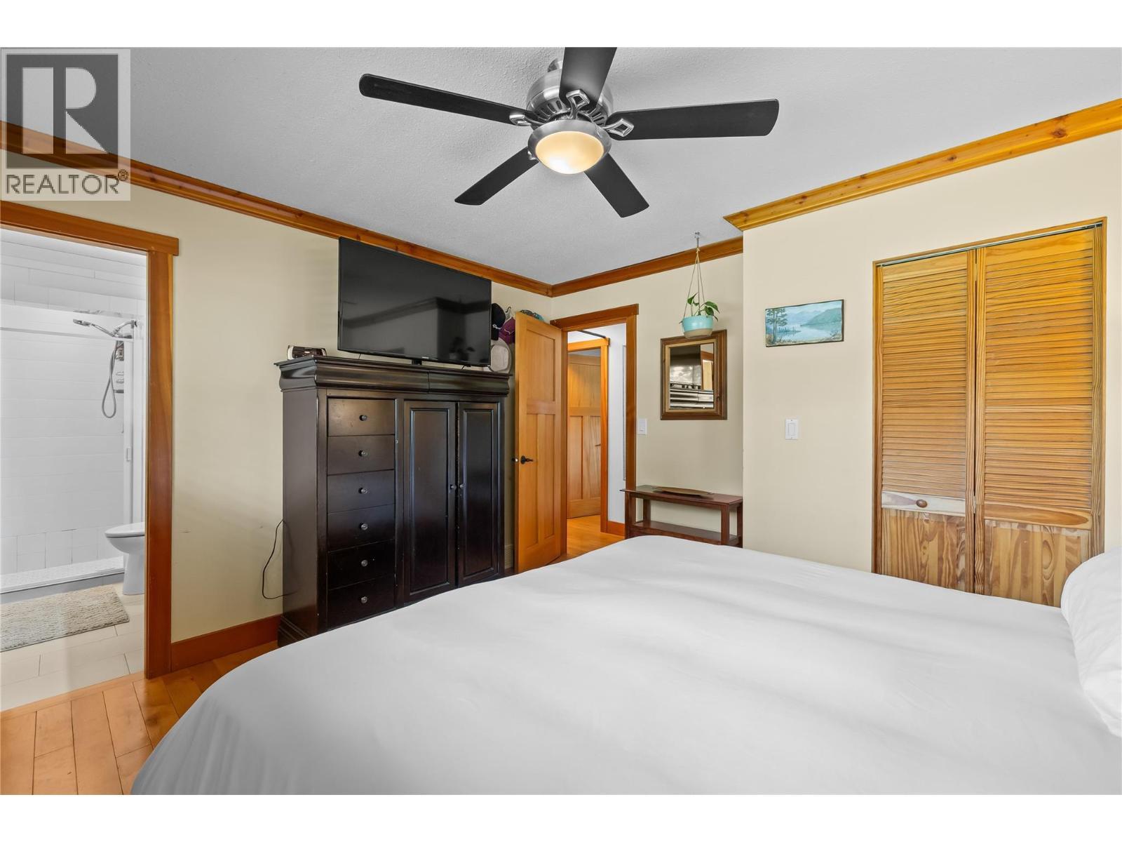 5054 Chute Lake Crescent, Kelowna, BC - Indoor Photo Showing Bedroom