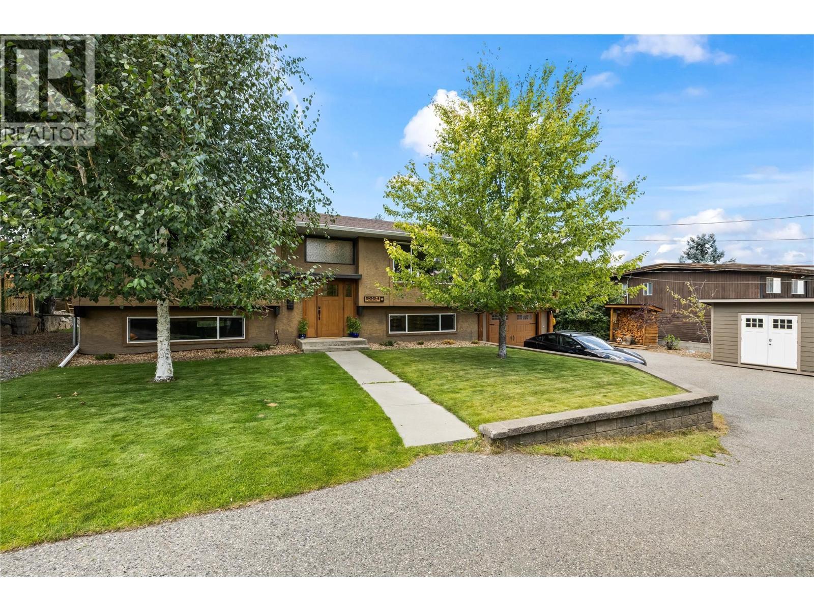 Large driveway on the right side of the home, RV parking on the left side of the home - 5054 Chute Lake Crescent, Kelowna, BC - Outdoor