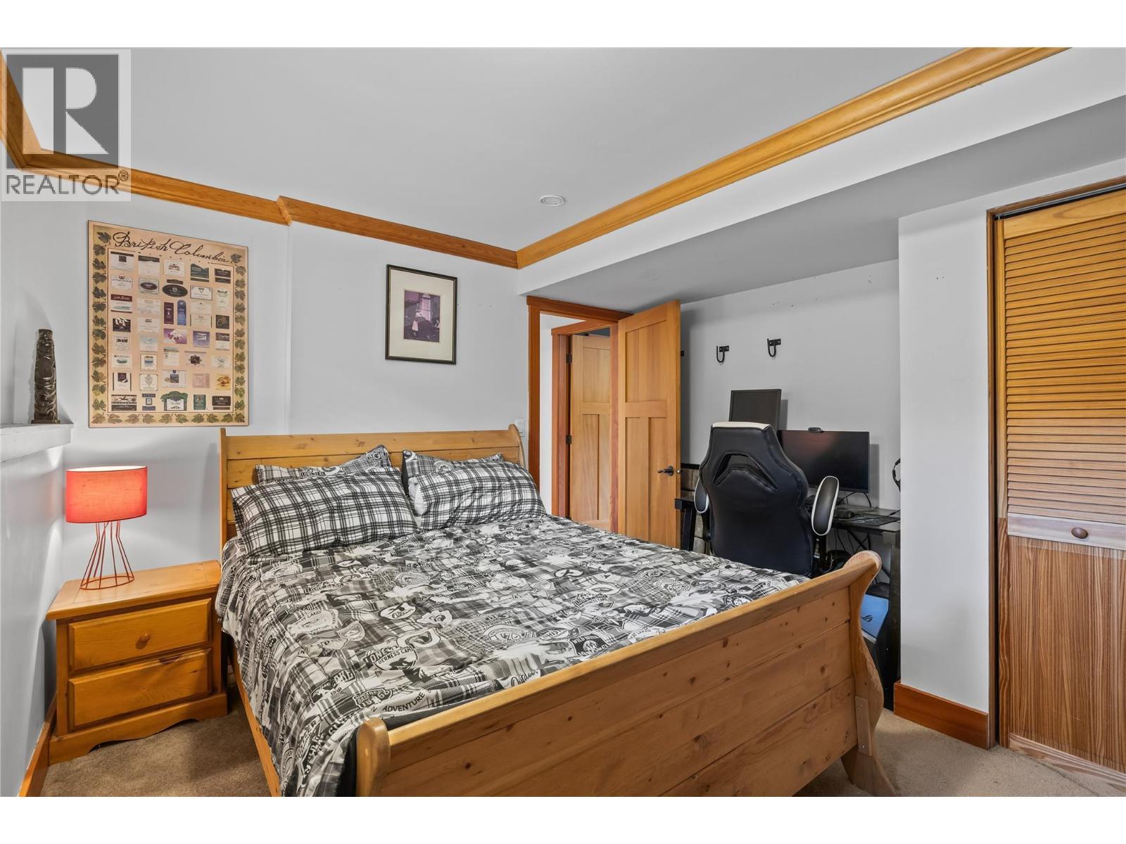 5054 Chute Lake Crescent, Kelowna, BC - Indoor Photo Showing Bedroom