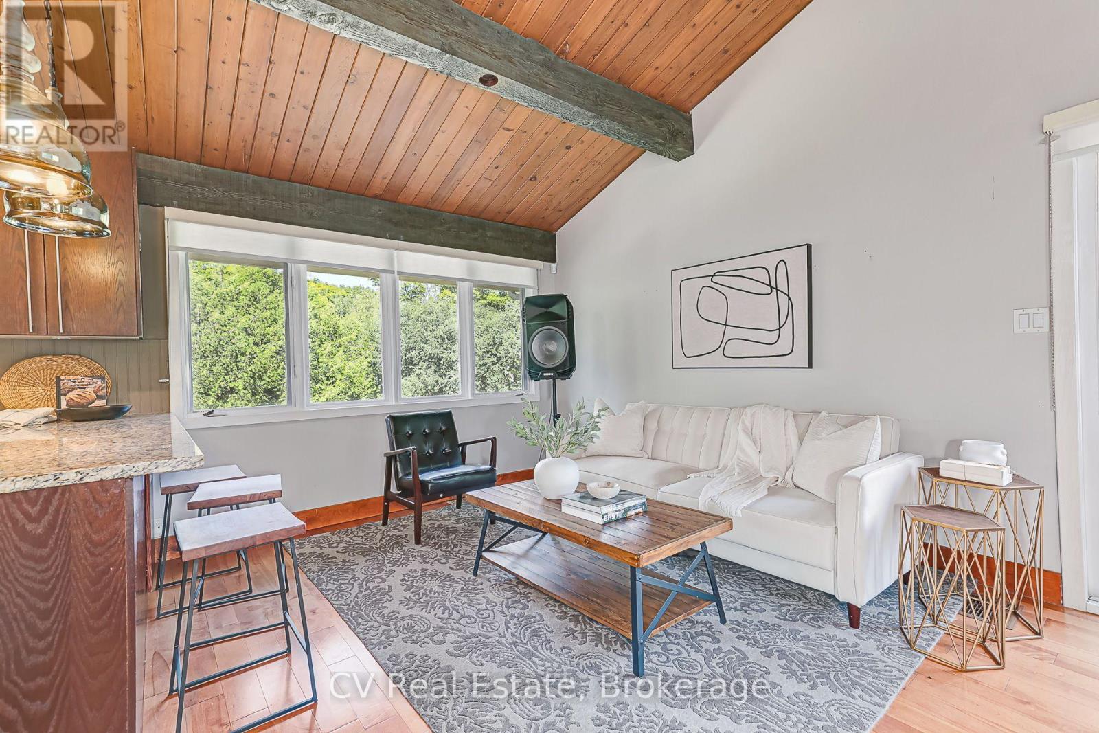 156 Chamonix Crescent, Blue Mountains, ON - Indoor Photo Showing Living Room