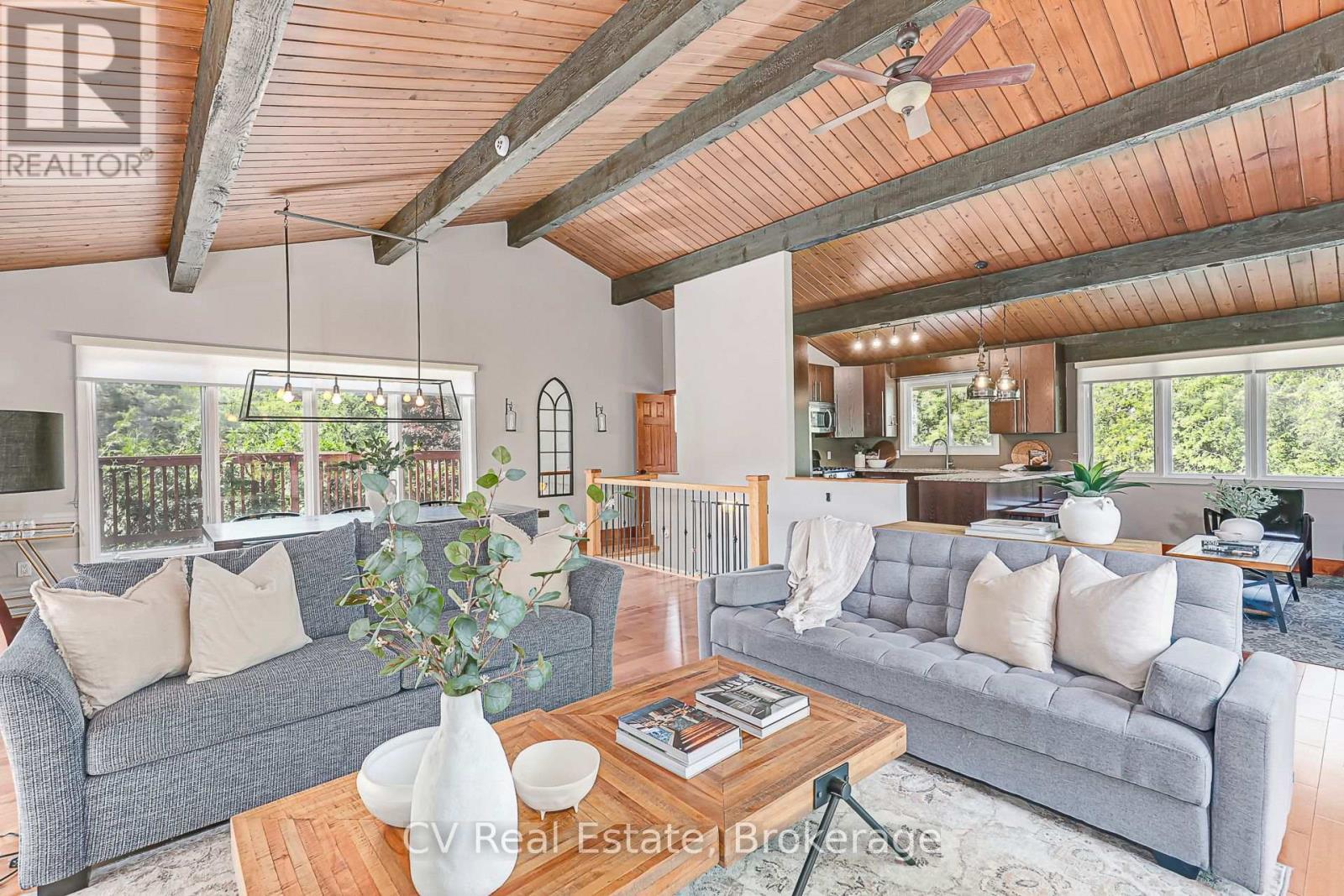 156 Chamonix Crescent, Blue Mountains, ON - Indoor Photo Showing Living Room
