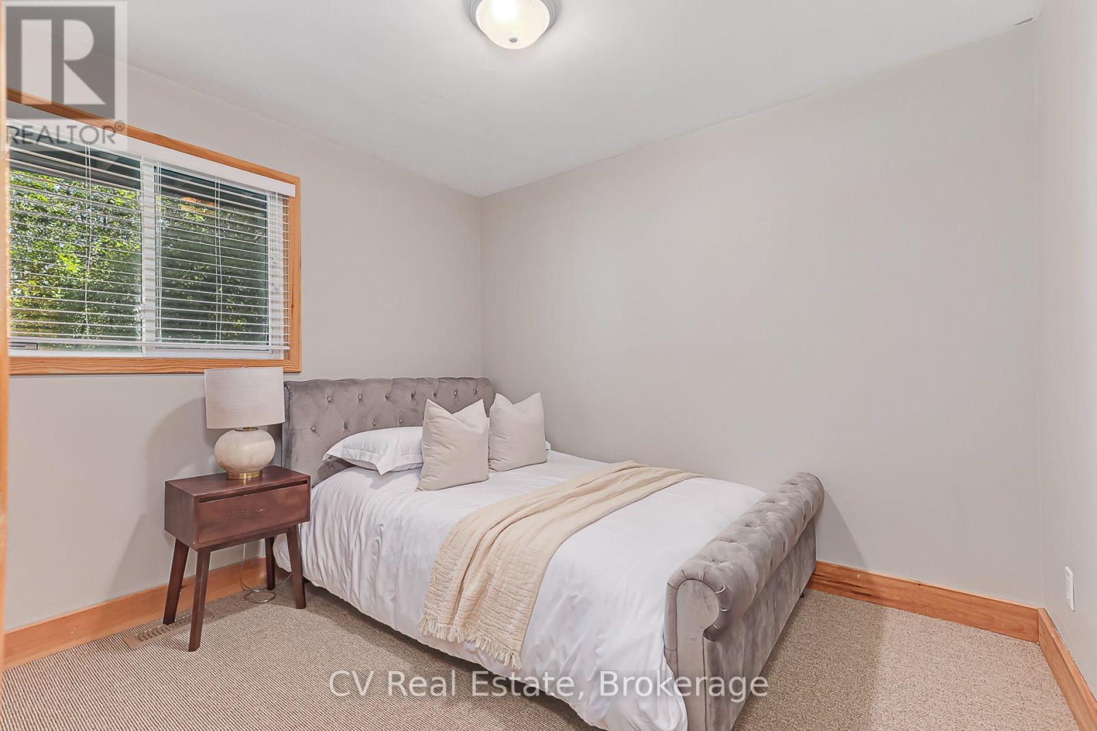 156 Chamonix Crescent, Blue Mountains, ON - Indoor Photo Showing Bedroom