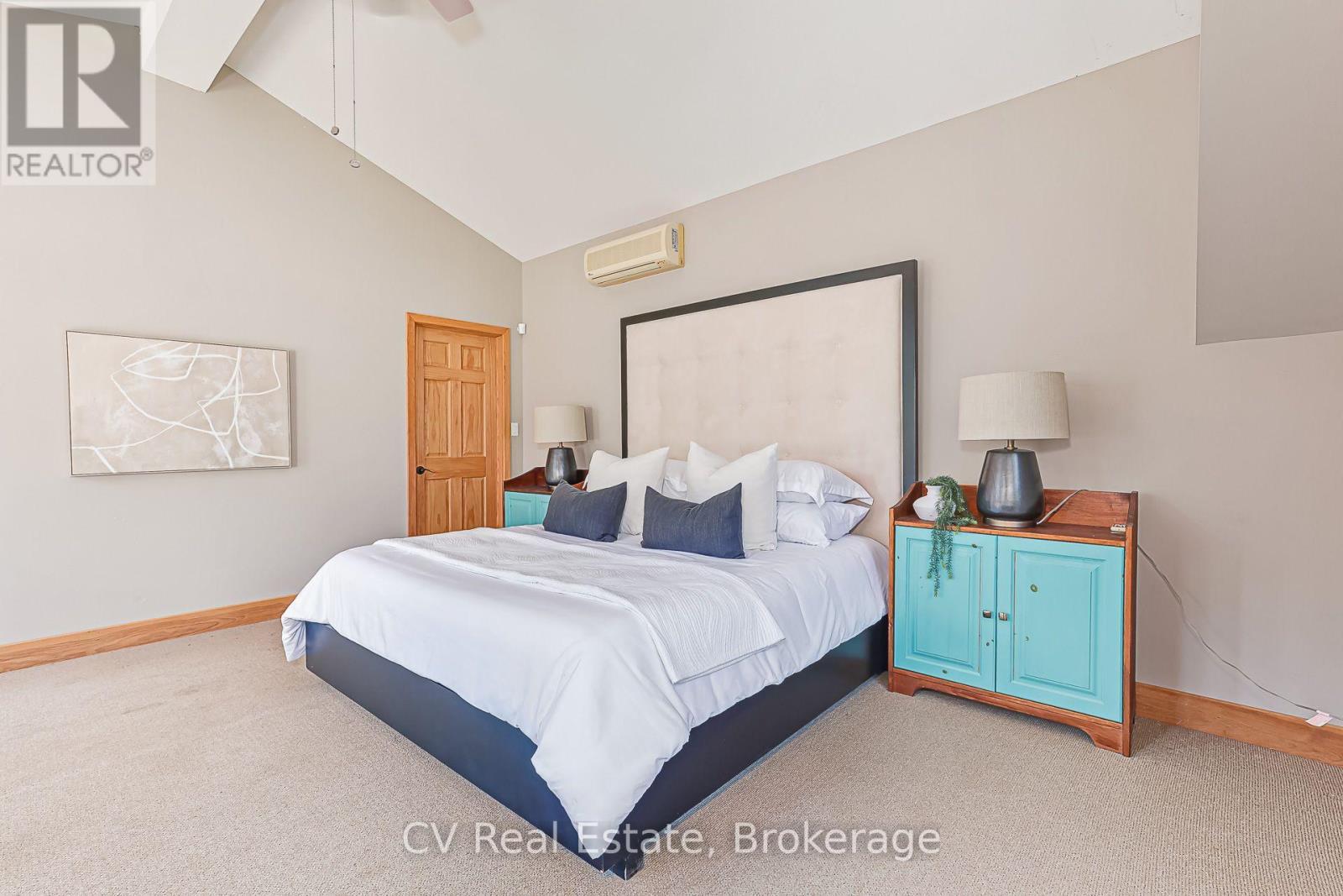 156 Chamonix Crescent, Blue Mountains, ON - Indoor Photo Showing Bedroom