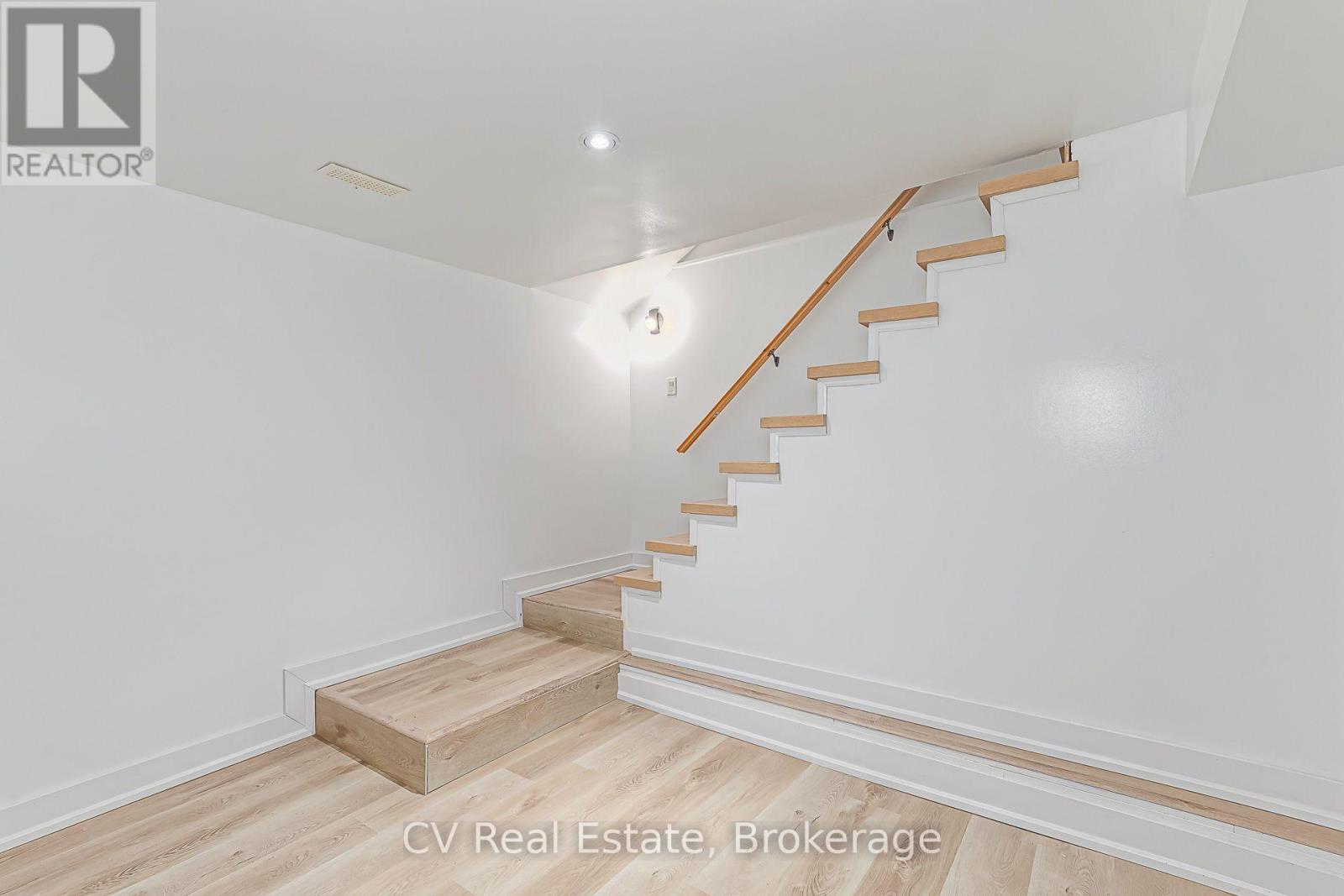 156 Chamonix Crescent, Blue Mountains, ON - Indoor Photo Showing Other Room