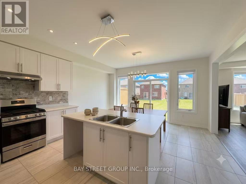 27 Samuel Crescent, Springwater, ON - Indoor Photo Showing Kitchen With Double Sink With Upgraded Kitchen