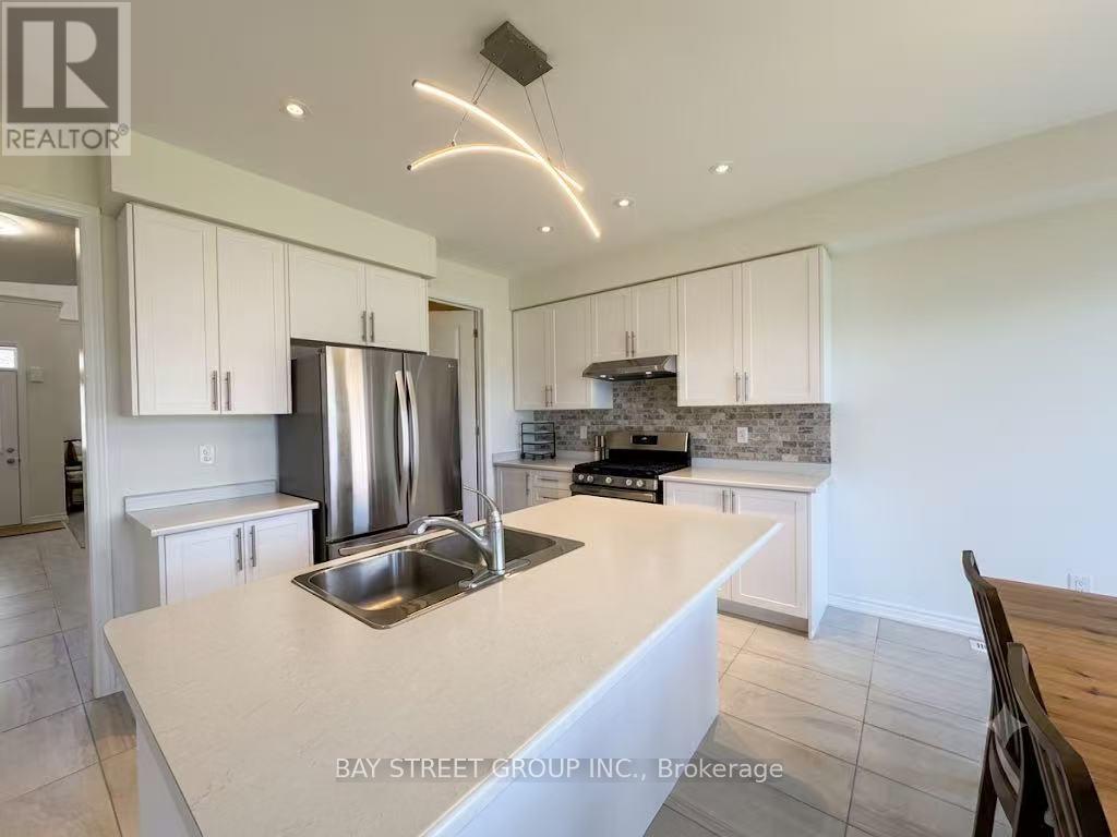 27 Samuel Crescent, Springwater, ON - Indoor Photo Showing Kitchen With Double Sink With Upgraded Kitchen