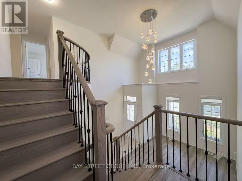 27 Samuel Crescent, Springwater, ON - Indoor Photo Showing Other Room