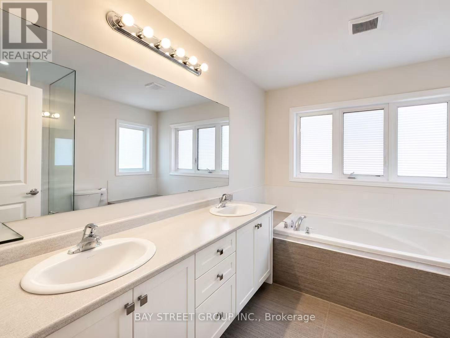 27 Samuel Crescent, Springwater, ON - Indoor Photo Showing Bathroom