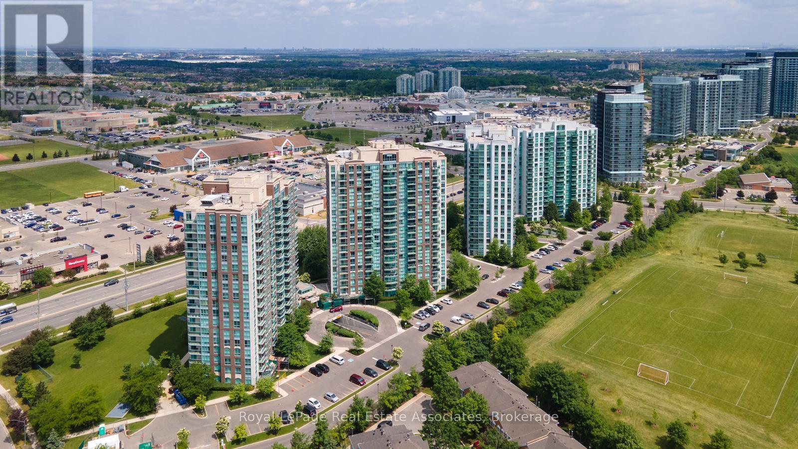1707 - 4889 Kimbermount Avenue, Mississauga, ON - Outdoor With View