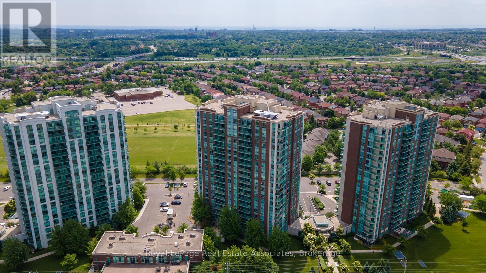 1707 - 4889 Kimbermount Avenue, Mississauga, ON - Outdoor With View
