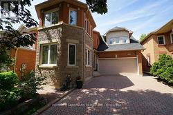 4887 NATKARNI CRESCENT Mississauga, ON L5V 1L4