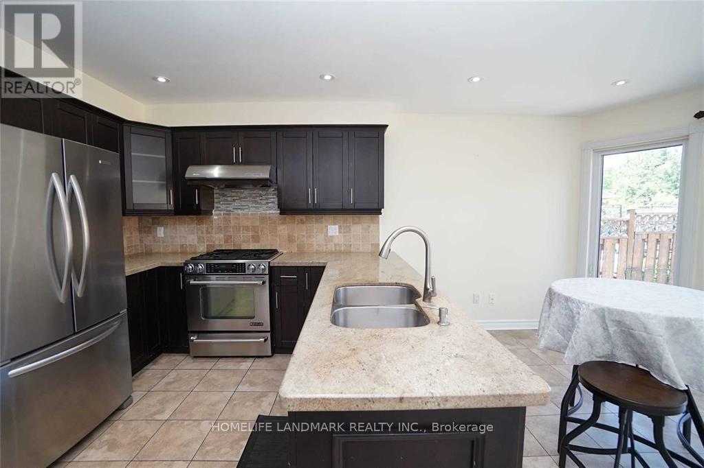 4887 Natkarni Crescent, Mississauga, ON - Indoor Photo Showing Kitchen With Stainless Steel Kitchen With Double Sink With Upgraded Kitchen