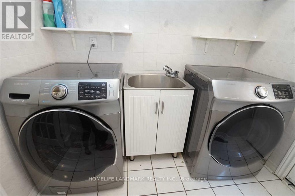 4887 Natkarni Crescent, Mississauga, ON - Indoor Photo Showing Laundry Room