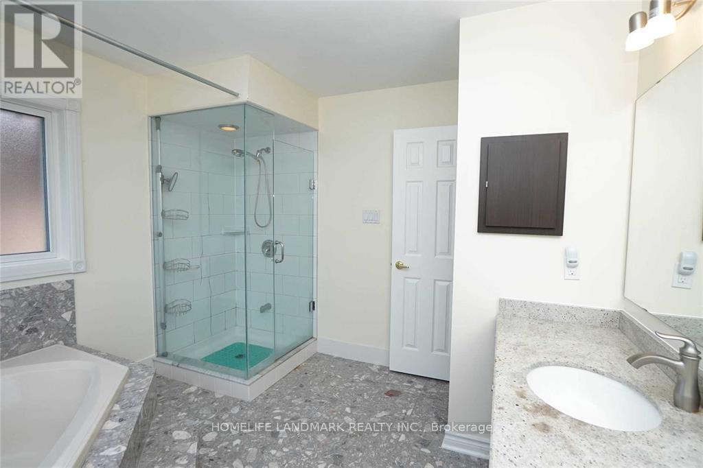 4887 Natkarni Crescent, Mississauga, ON - Indoor Photo Showing Bathroom