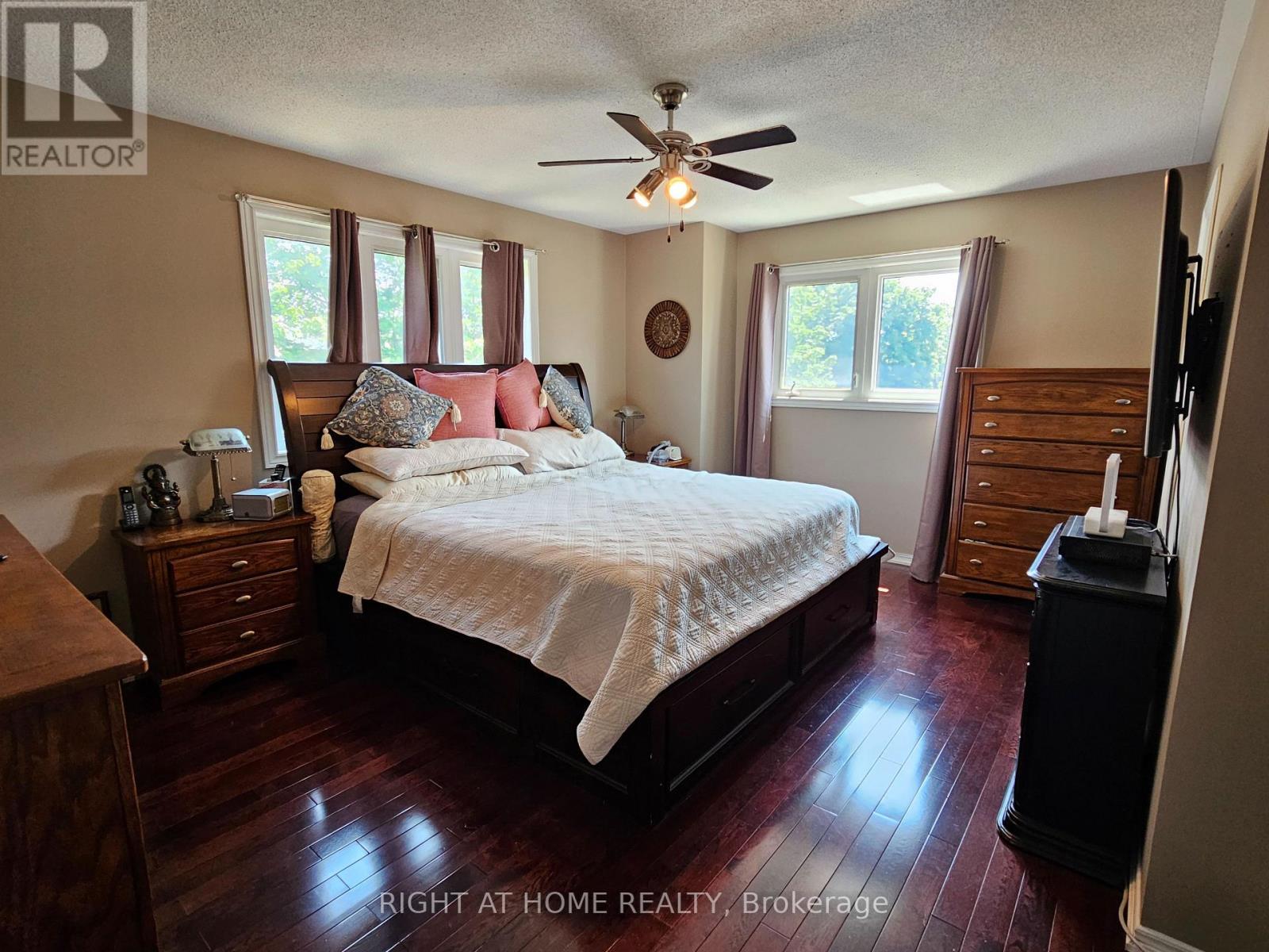 710 Ashprior Avenue, Mississauga, ON - Indoor Photo Showing Bedroom