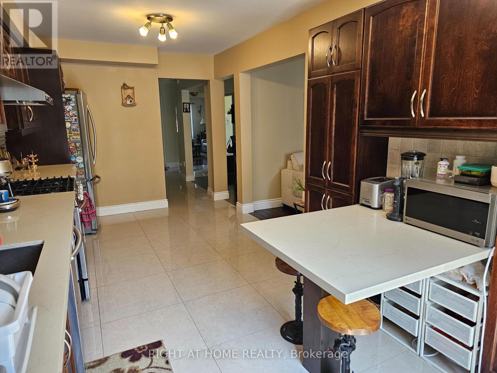 710 Ashprior Avenue, Mississauga, ON - Indoor Photo Showing Kitchen