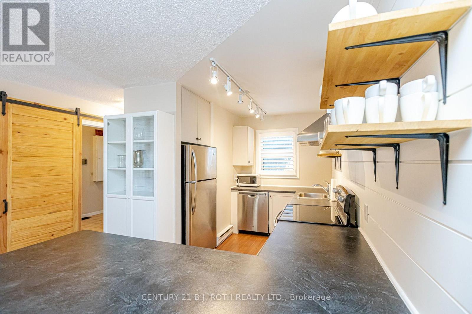 90 - 127 Alfred Street W, Blue Mountains, ON - Indoor Photo Showing Kitchen