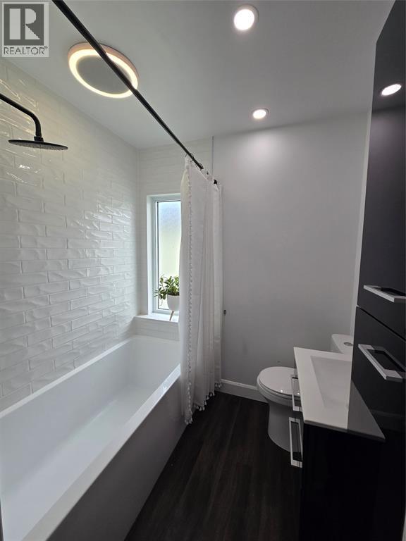 141 Richard Street, Sarnia, ON - Indoor Photo Showing Bathroom