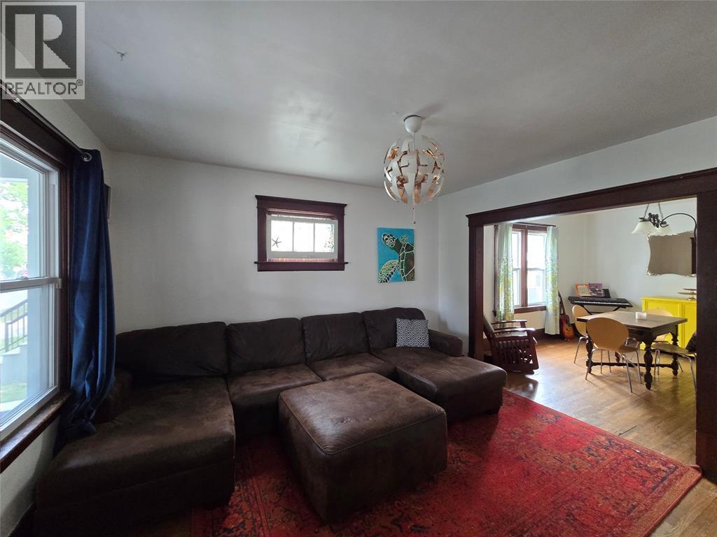 141 Richard Street, Sarnia, ON - Indoor Photo Showing Living Room