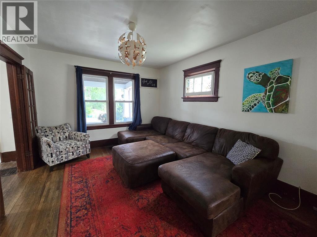 141 Richard Street, Sarnia, ON - Indoor Photo Showing Living Room