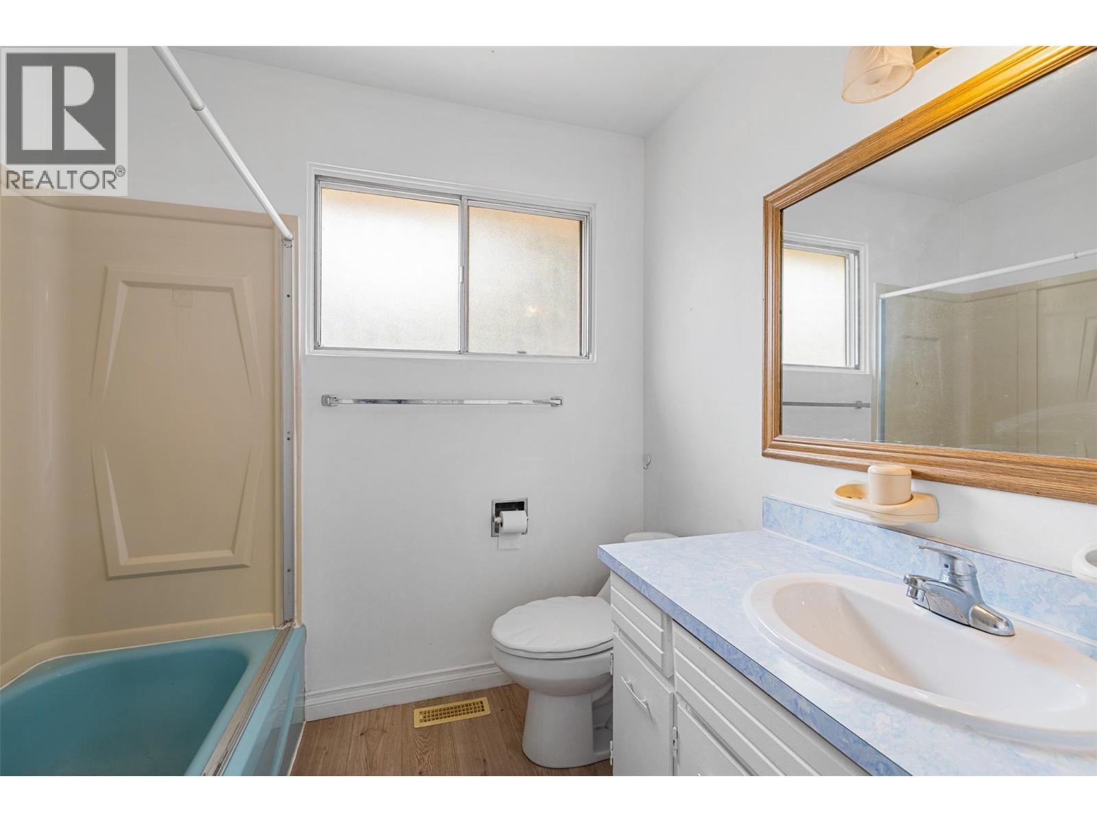 3805 22 Avenue, Vernon, BC - Indoor Photo Showing Bathroom