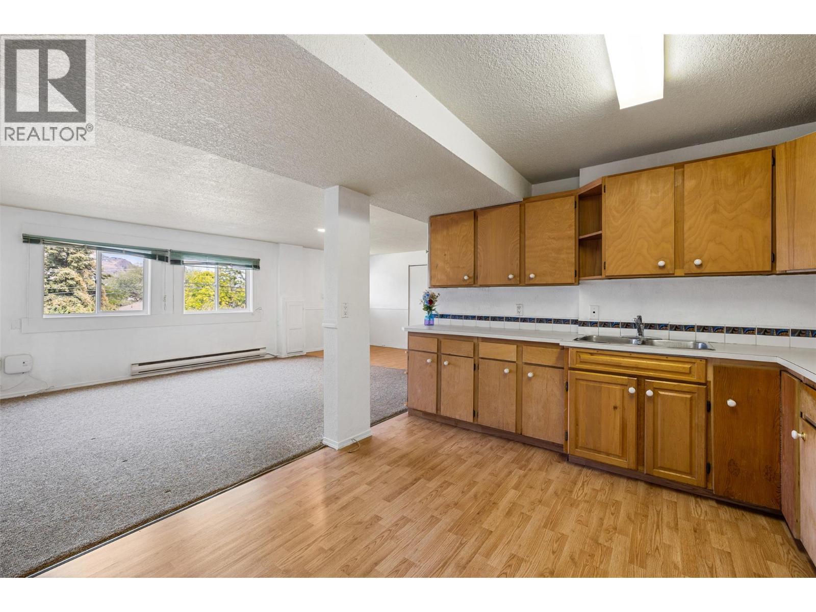 3805 22 Avenue, Vernon, BC - Indoor Photo Showing Kitchen With Double Sink