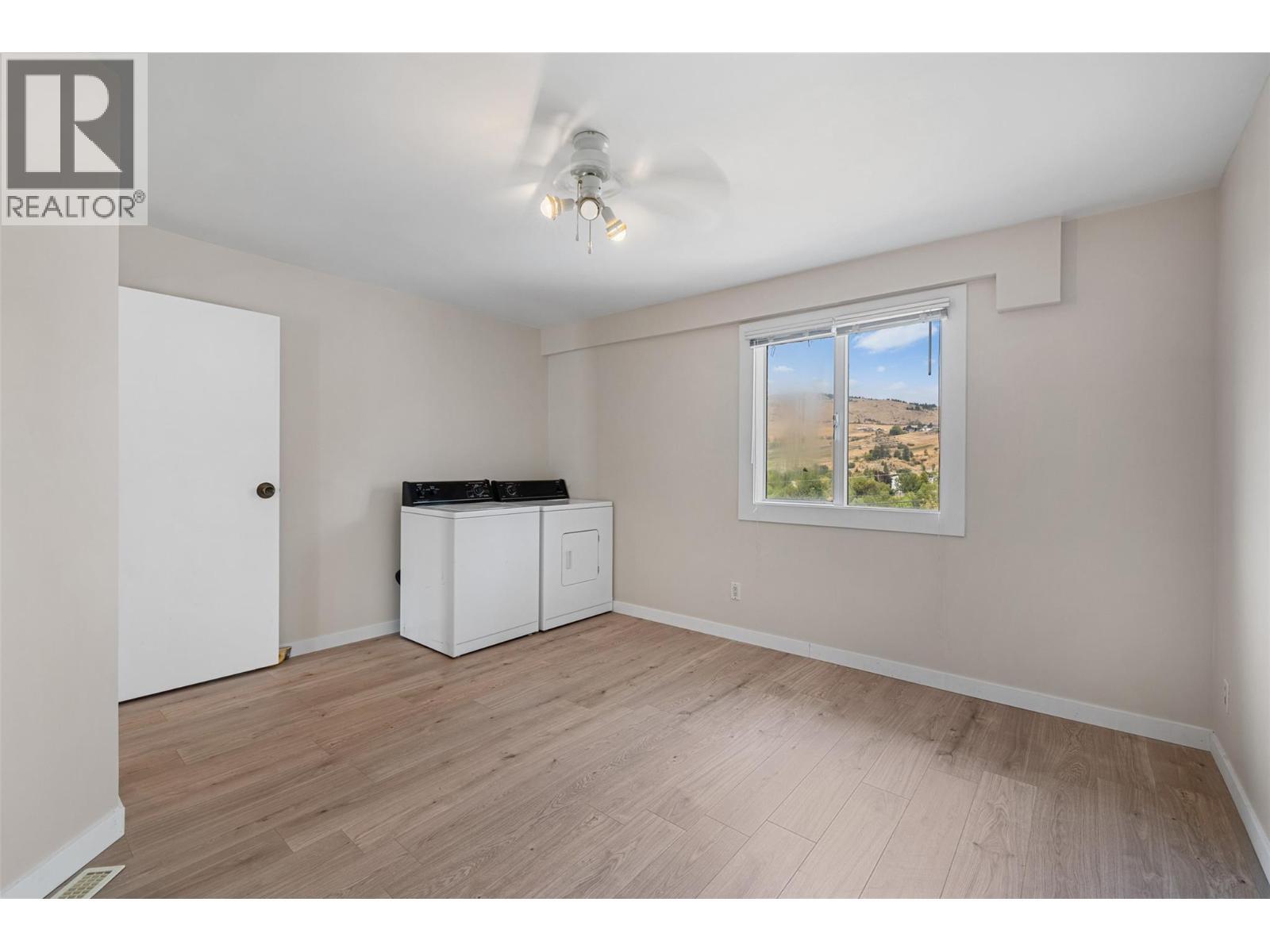 upstairs laundry - 3805 22 Avenue, Vernon, BC - Indoor Photo Showing Other Room