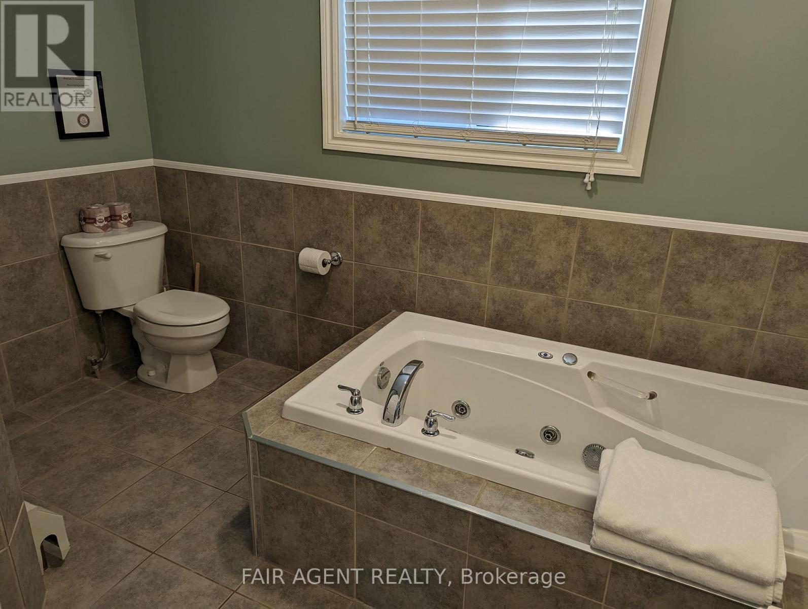 Chalet Ensuite - 743022 & 743024 Dawson Point Road, Timiskaming (Tim - Outside - Rural), ON - Indoor Photo Showing Bathroom