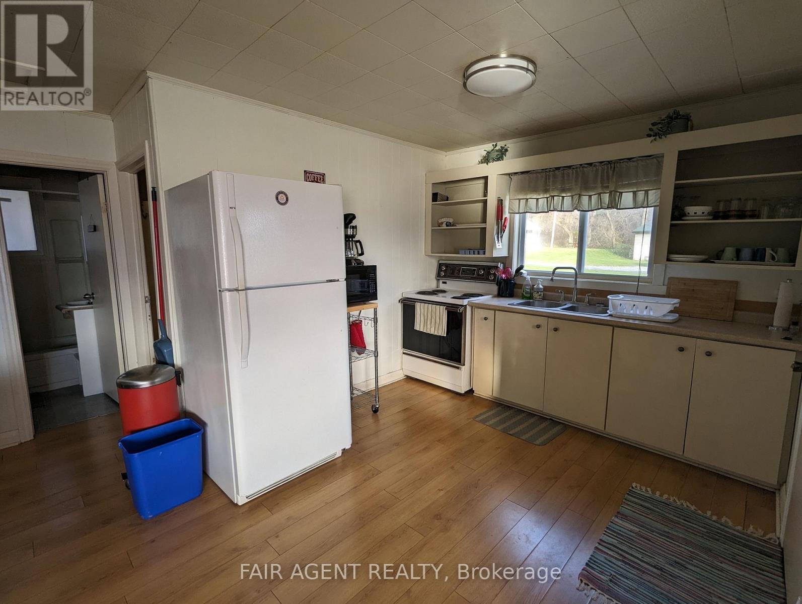 Cottage 3 - 743022 & 743024 Dawson Point Road, Timiskaming (Tim - Outside - Rural), ON - Indoor Photo Showing Kitchen With Double Sink