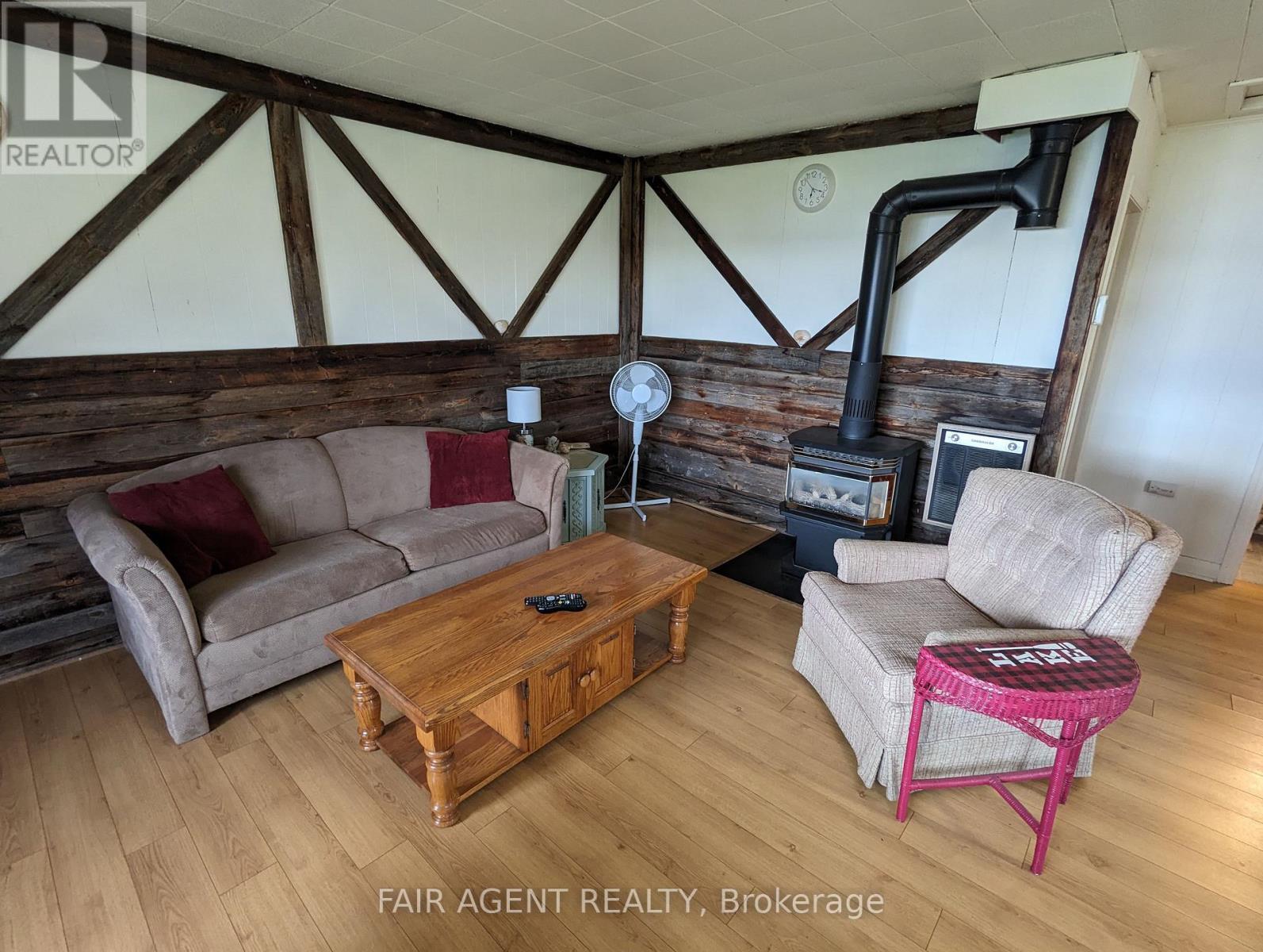Cottage 3 - 743022 & 743024 Dawson Point Road, Timiskaming (Tim - Outside - Rural), ON - Indoor Photo Showing Living Room