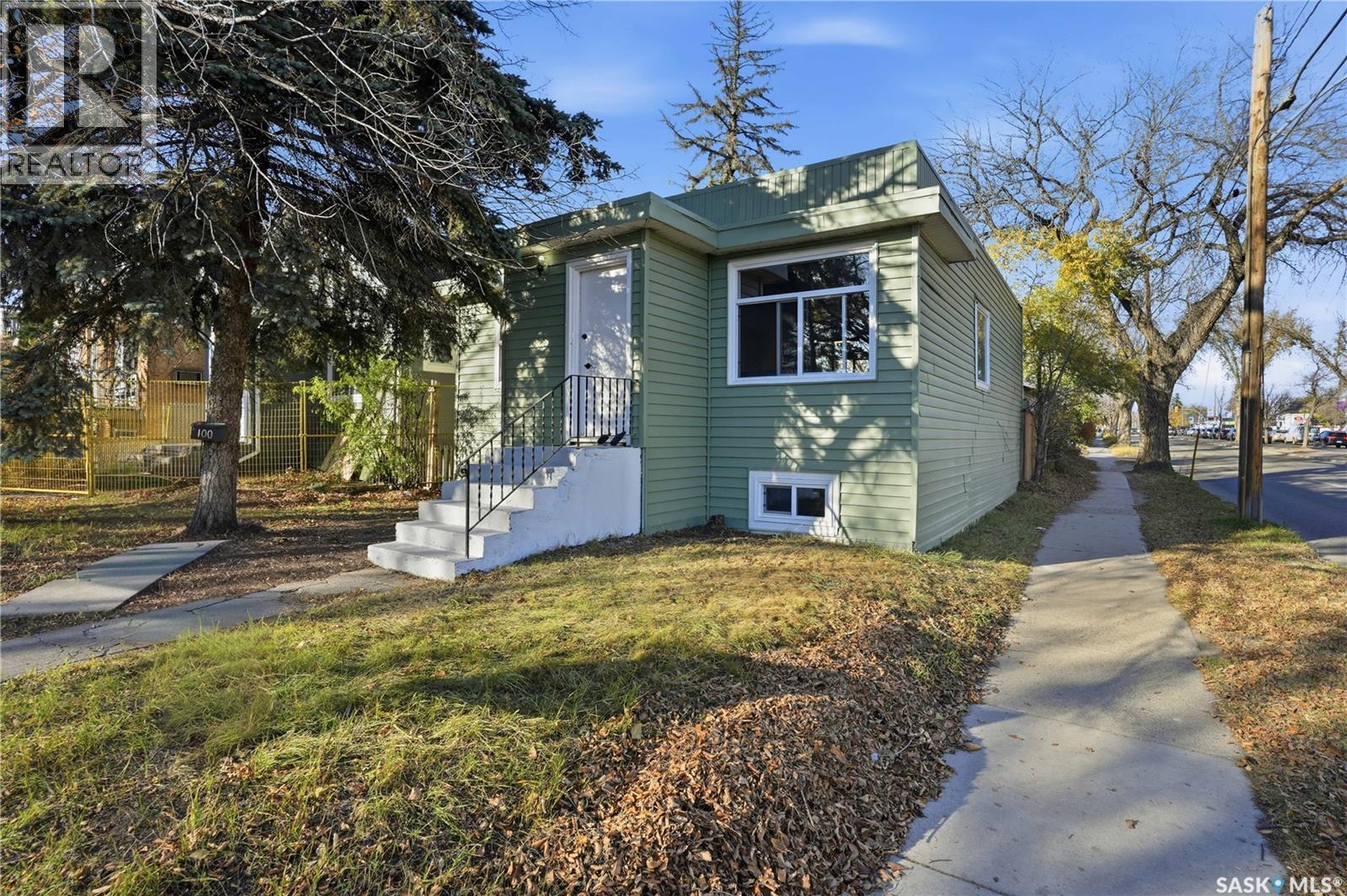 100 32Nd Street W, Saskatoon, SK - Outdoor
