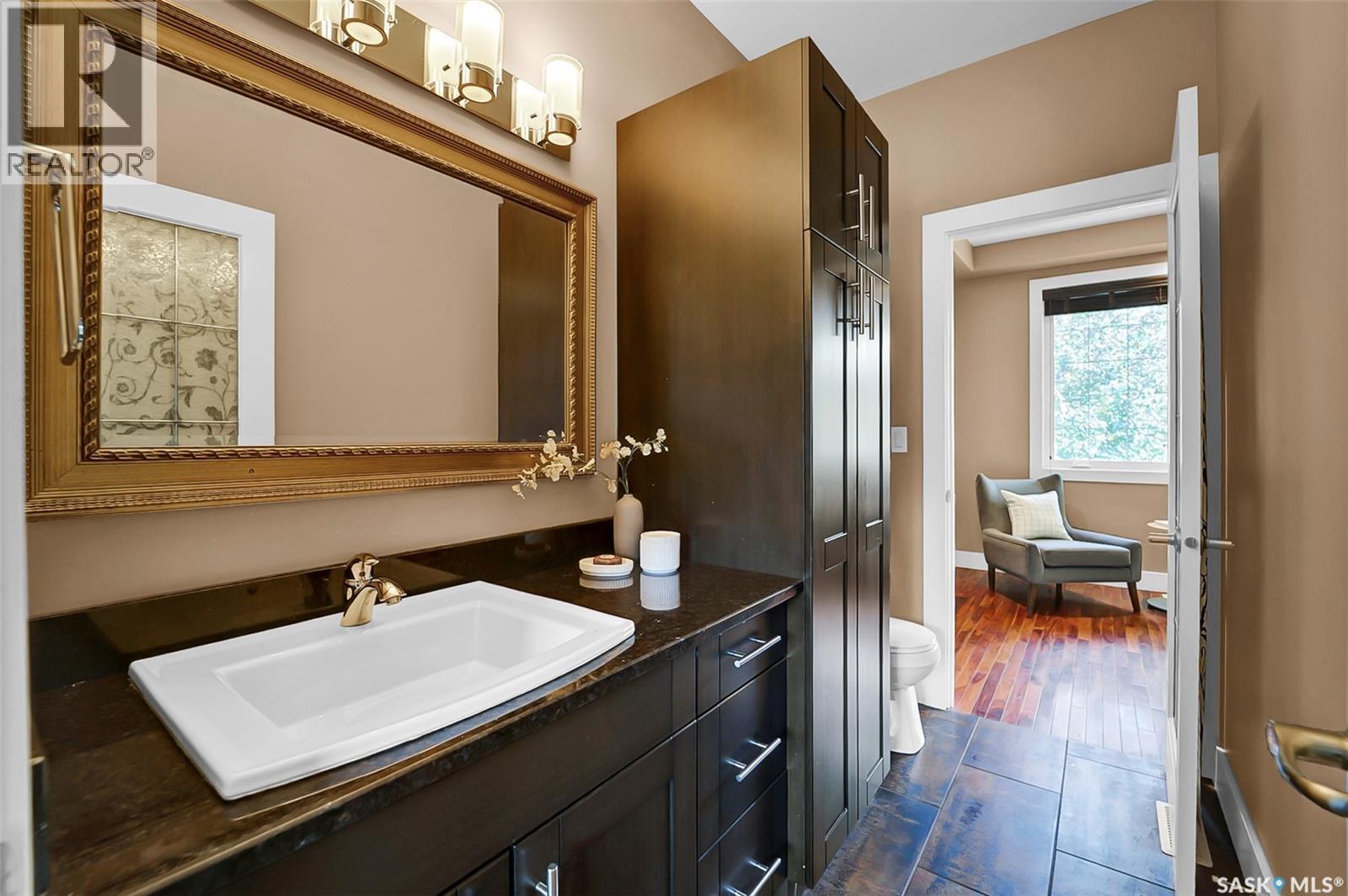 2218 St Andrews Avenue, Saskatoon, SK - Indoor Photo Showing Bathroom