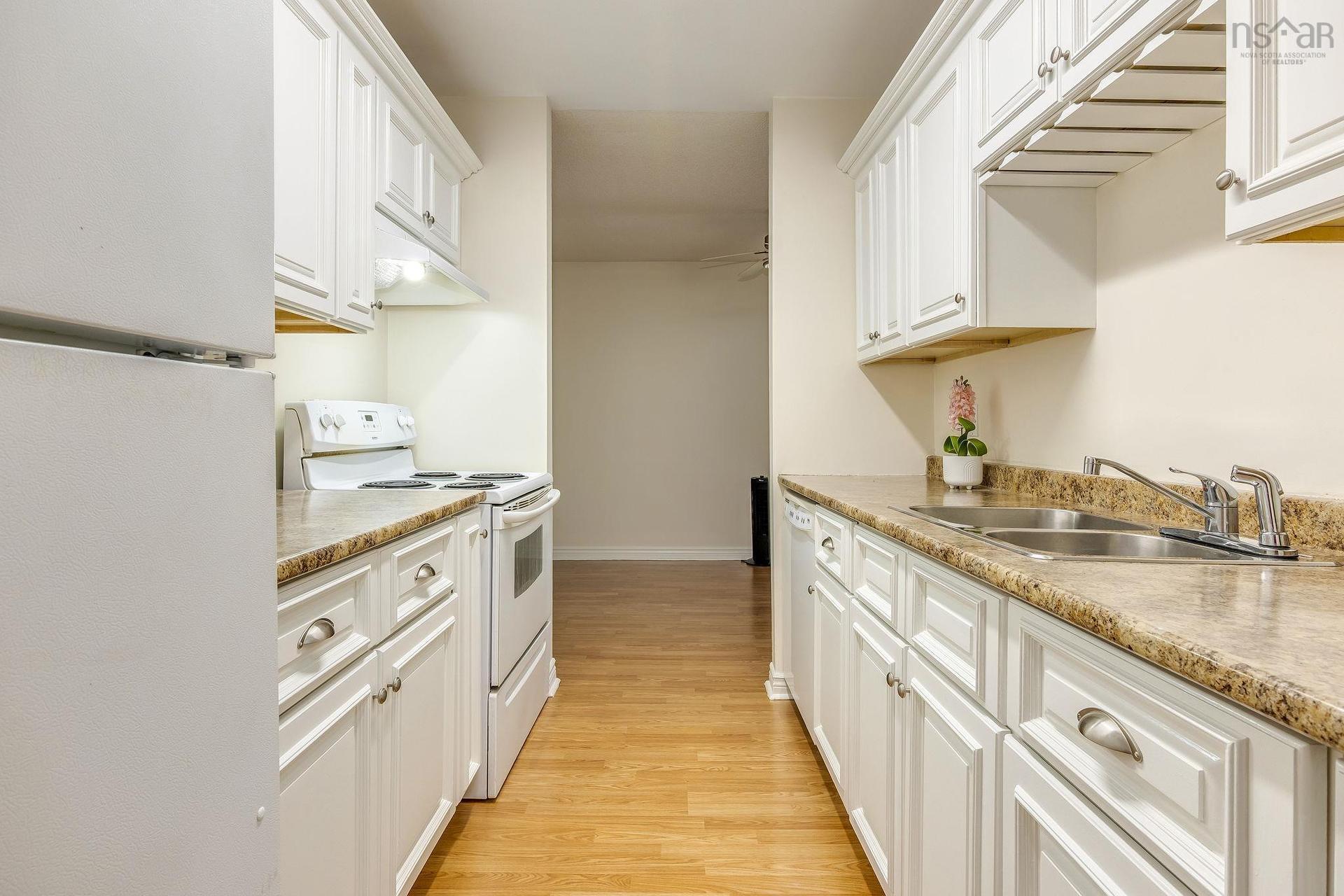 #417 15 Langbrae Drive, Clayton Park, NS - Indoor Photo Showing Kitchen With Double Sink