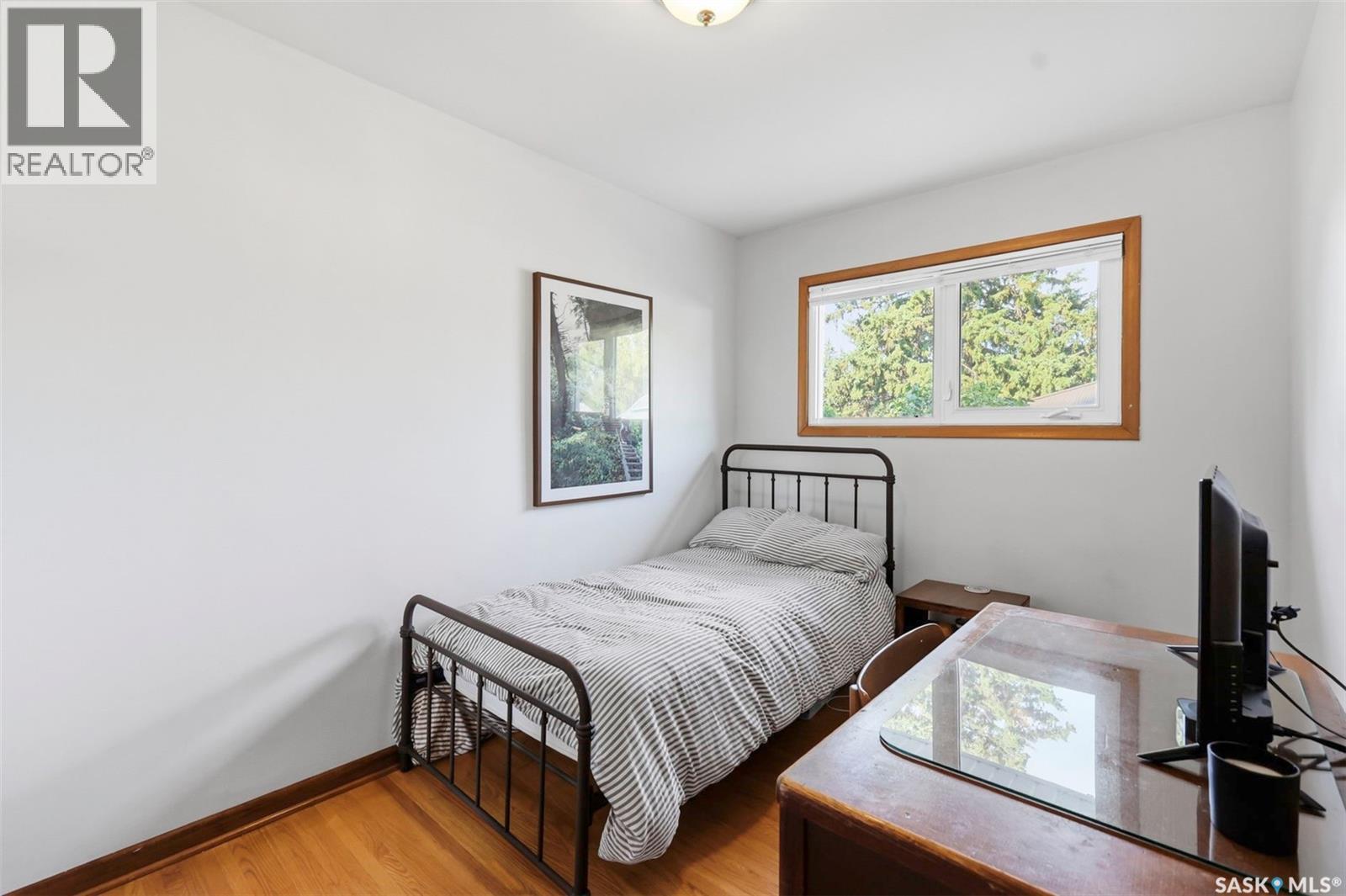 2002 Park Avenue, Saskatoon, SK - Indoor Photo Showing Bedroom